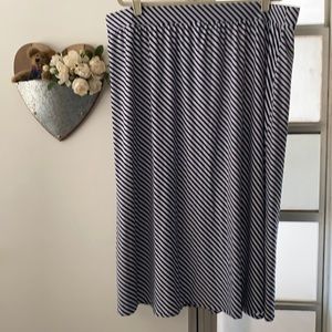 Maxi skirt size 2X back and white